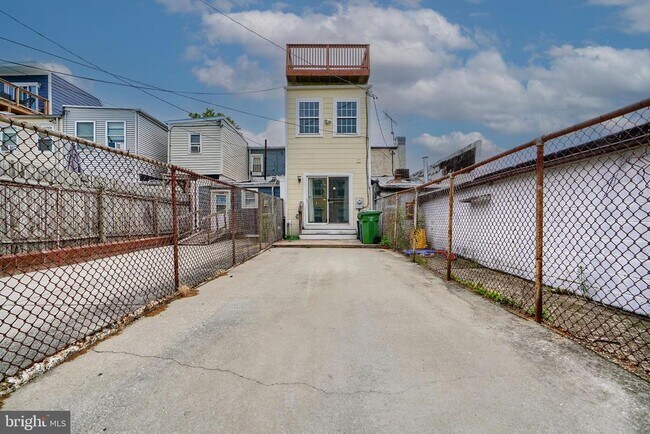 Building Photo - 1546 S Hanover St