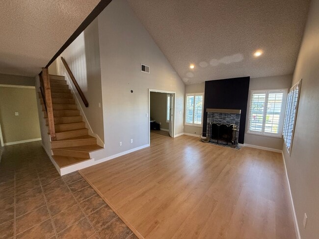 Building Photo - Newly Renovated Home on a Quiet Cul-de-Sac – Available Now