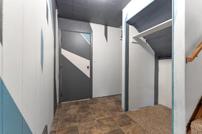 Garage Door/Entry - 4012 E 24th St