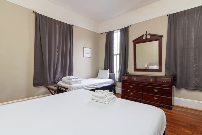 Building Photo - 737 3rd Ave