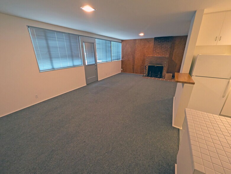 Building Photo - 648 Kelton Ave