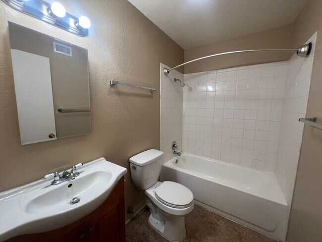 Building Photo - Spacious 4BR/2BA Mira Mesa Home For Rent!