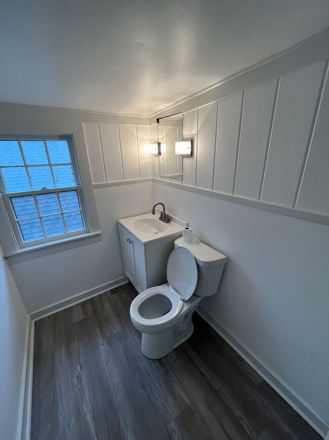 Building Photo - Newly remodeled 4 bed 2 bath home available in Rockford ***SECTION 8 OK***