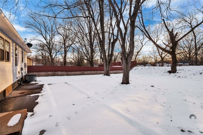 Building Photo - 9725 Medford Dr