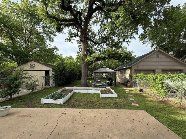 Building Photo - 2517 Honeysuckle Ave