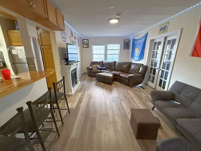 Building Photo - 42 N Breese Terrace