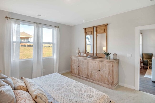 Building Photo - Stunning unit in 55+ community