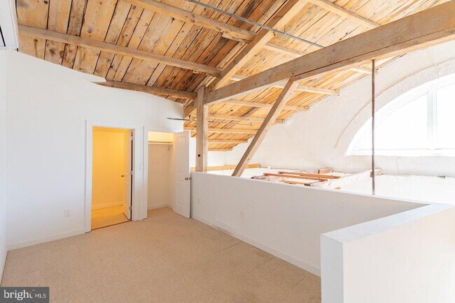 Building Photo - 4 Leverington Ave