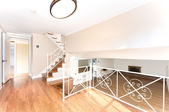 Building Photo - Gorgeous 5BR/3FB Bethesda Home - Spacious ...