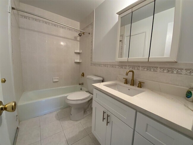 Building Photo - 31 Parkside Dr