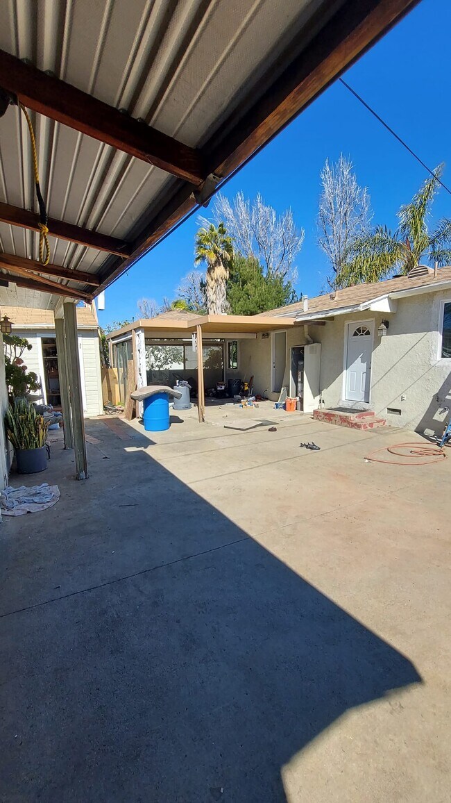 Building Photo - 735 N Griffith Park Dr