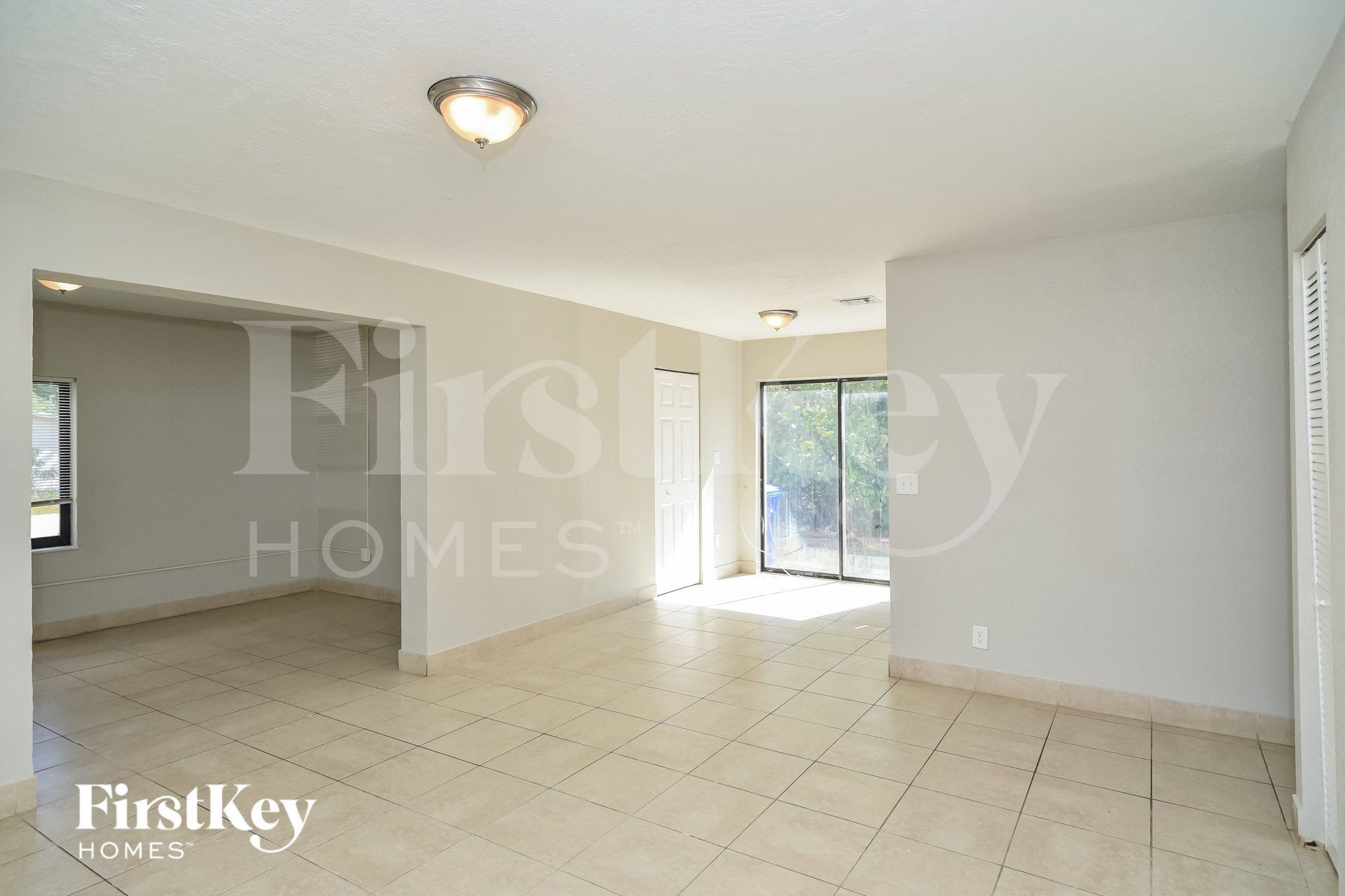 Building Photo - 4260 SW 18th St