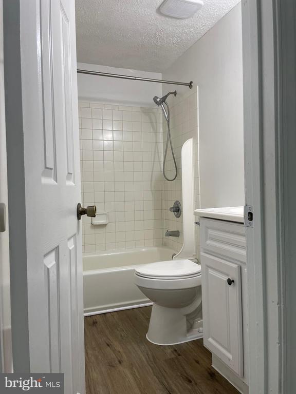 Building Photo - 1542 Pin Oak Dr