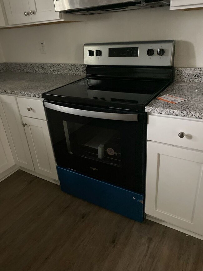 Building Photo - MODERN DECORATED HOUSE | 4 BEDROOM | 2 BATH | COVERED PATIO | CASITA WITH KITCHEN, BATH & LAUNDRY