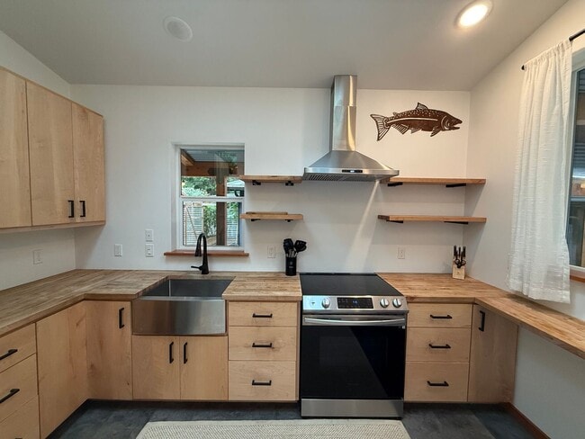 Building Photo - Furnished Modern Home for Rent – 2 Bedroom...