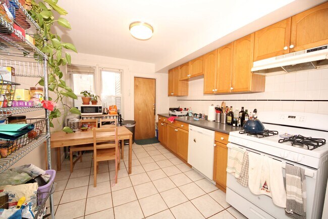 Building Photo - Brighton 3 Bed / Renovated Kitchen & Bath – On Bus Line – 9/1