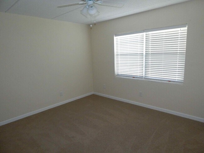 Building Photo - 416 N Grandview Ave