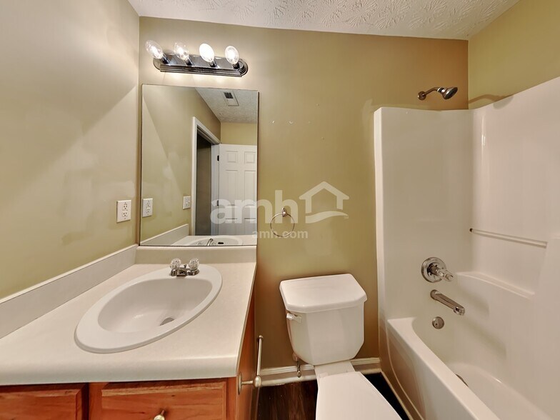 Building Photo - 7071 Hillcrest Chase Ln