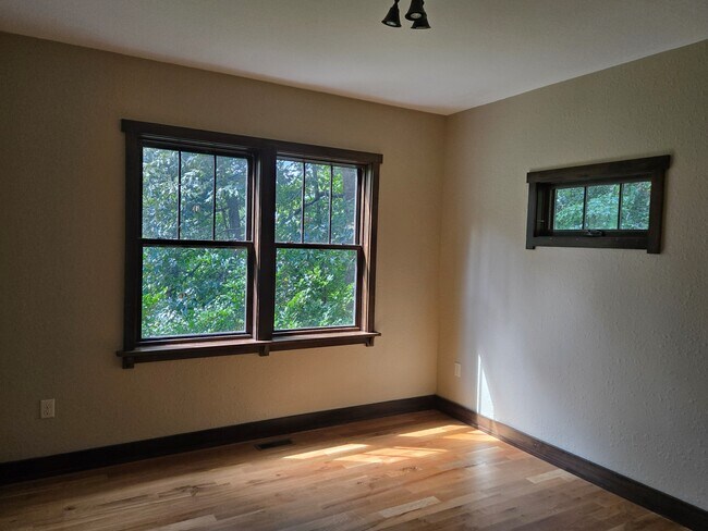 Building Photo - 33 Hoyt Rd