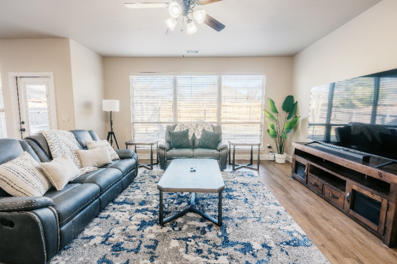 Building Photo - 728 Chatsworth Dr