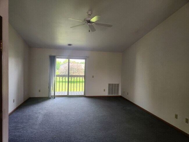 Building Photo - 621-633 Nygaard St.