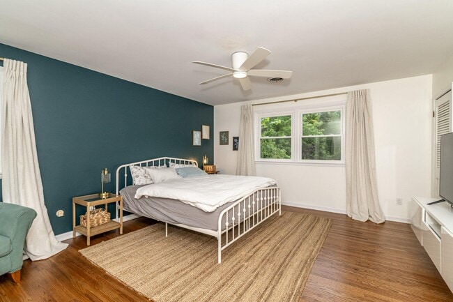 Building Photo - 1800 Lark Ln