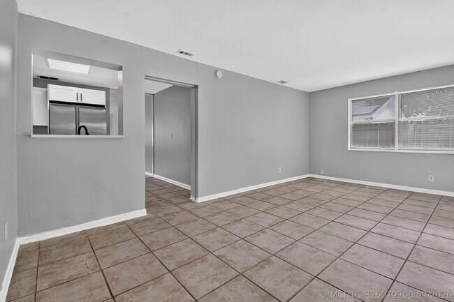 Building Photo - 1037 W 28th St