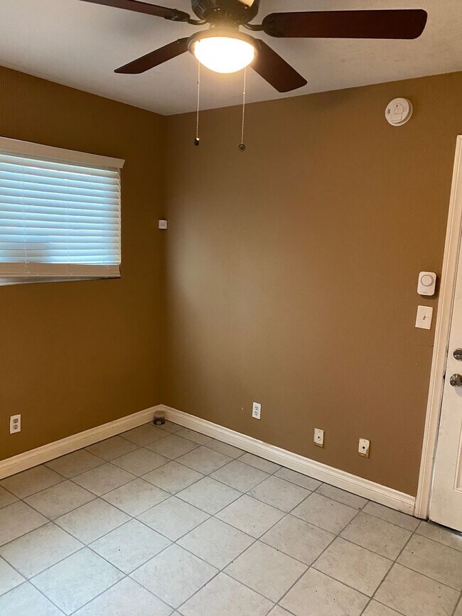 Building Photo - Lake Elsinore 2-Bedroom Home – $1,899 Limi...
