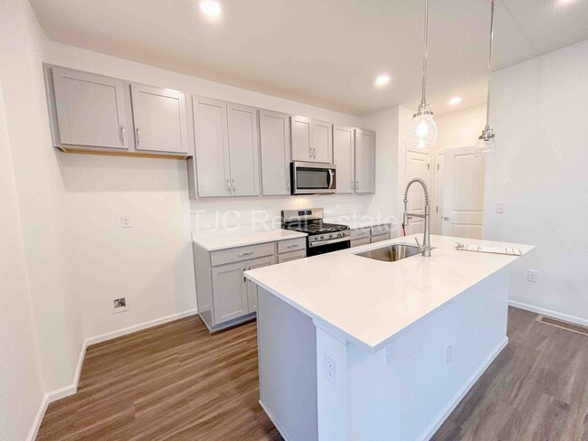 Building Photo - 6277 N Nepal Ct