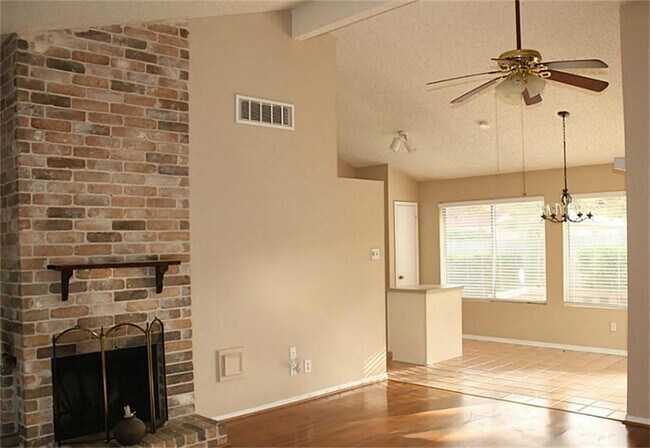 Building Photo - 2403 Chimneystone Cir