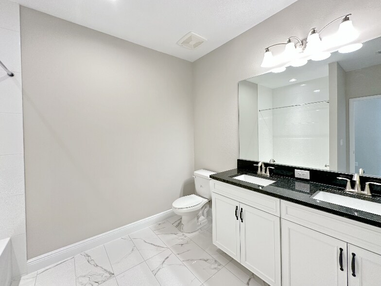 Building Photo - 10530 Meadowrun Dr