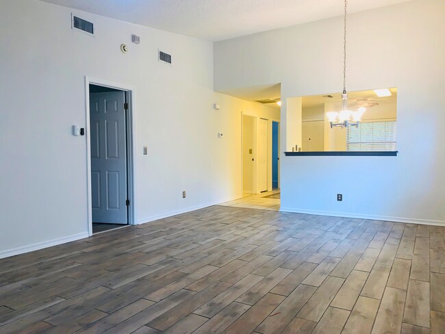 Building Photo - 1010 Stonybrook Cir