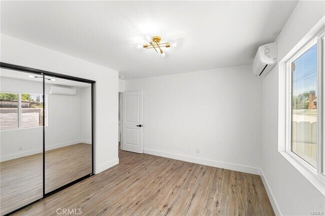 Building Photo - 11443 Saticoy St