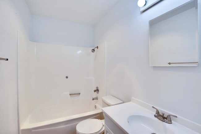 Building Photo - 8002 Croftwood Dr