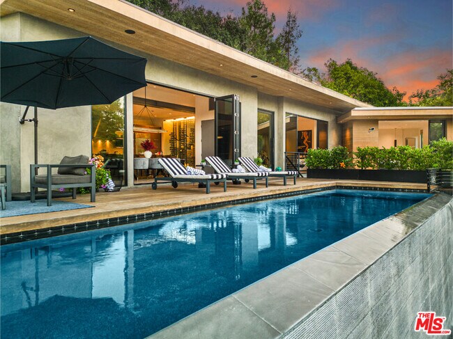 Building Photo - 727 N Beverly Glen Blvd