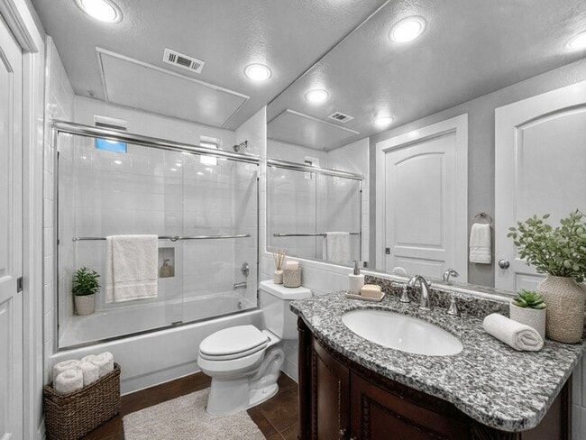 Building Photo - 2BR Townhome w/ Garage, Patio + Pool Access in 75209