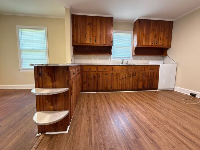 Building Photo - 3-bedroom, 1-bath Brick Home