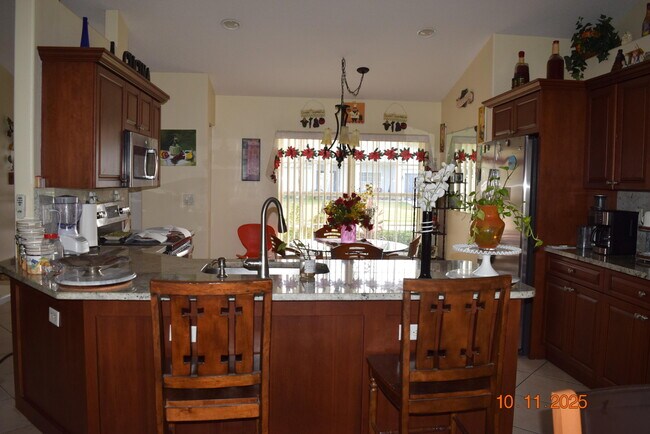 Building Photo - 1657 SW Duclair Ave