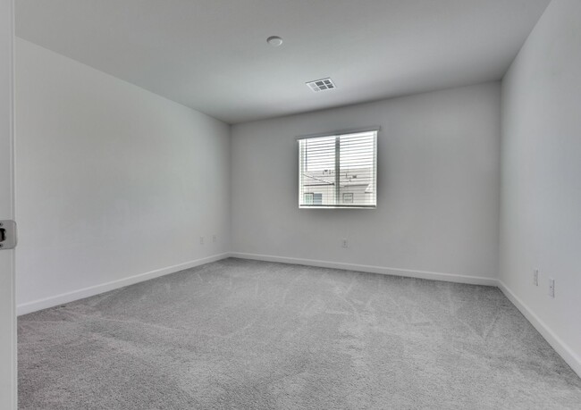 Building Photo - Modern 3-Bedroom Townhome in Gated Community