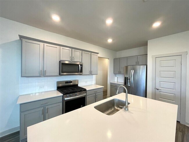 Building Photo - 7720 Jacobean WY