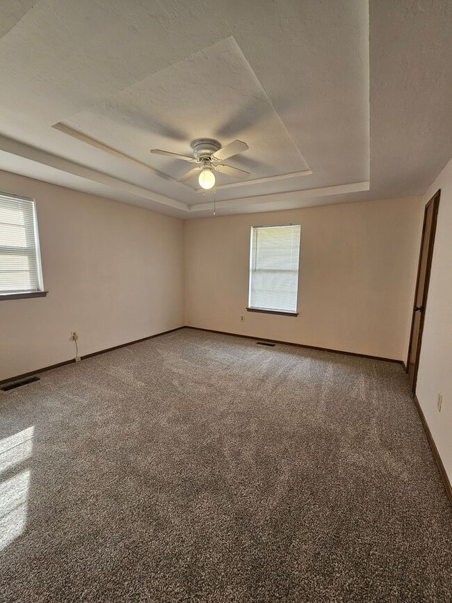 Building Photo - (3) Bed/(2) Bath in Moore! Available NOW!