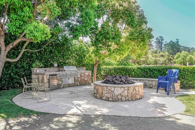 Building Photo - 5305 La Crescenta Rd