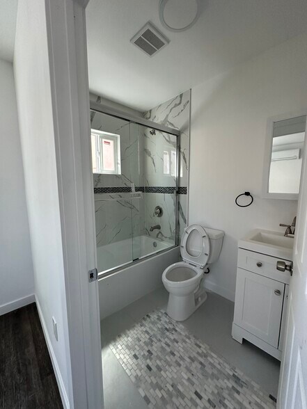 Building Photo - 1664 W 36th St