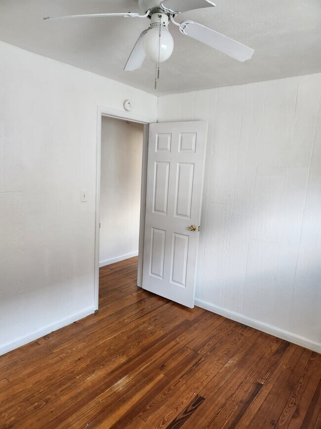 Building Photo - 648 E Scott St