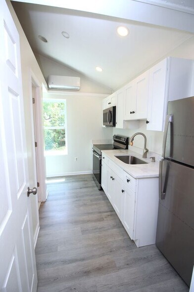 Building Photo - 11703 Caplinger Rd