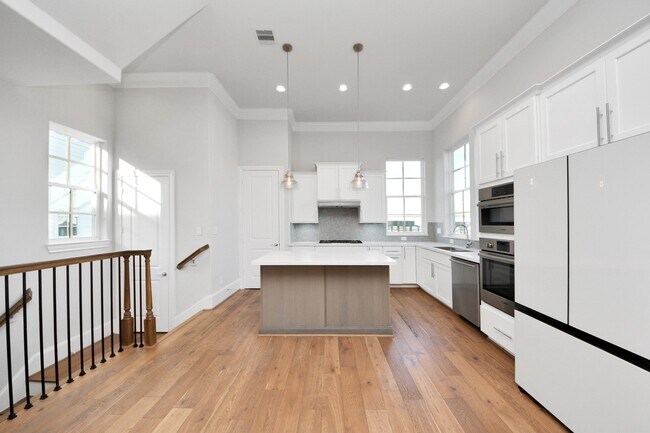 Building Photo - 826 Cage St