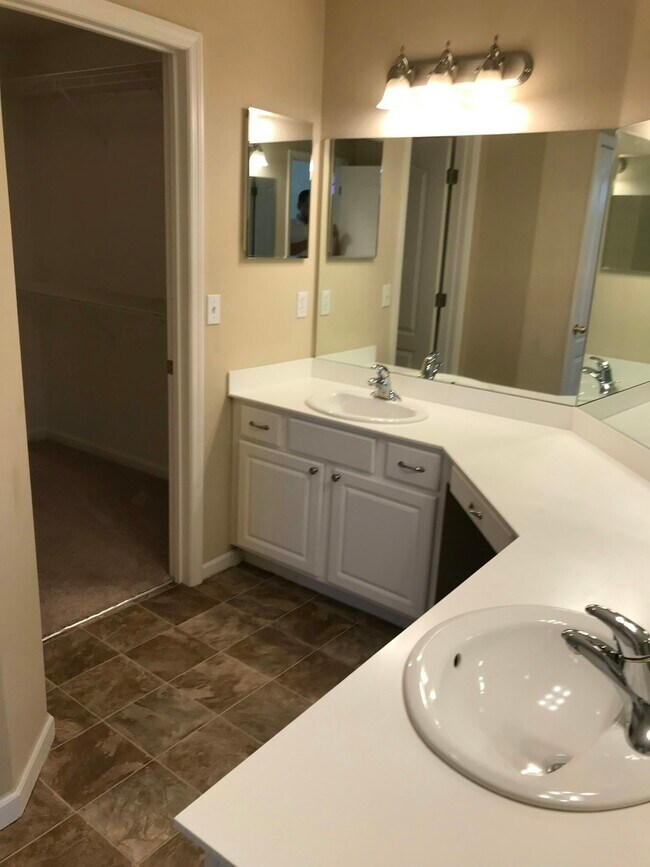 Building Photo - 4706 Planters Ridge Dr