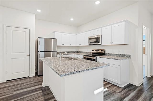 Building Photo - 125 Three Chimneys Ln