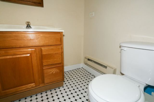 Building Photo - 824 W Cornelia Ave