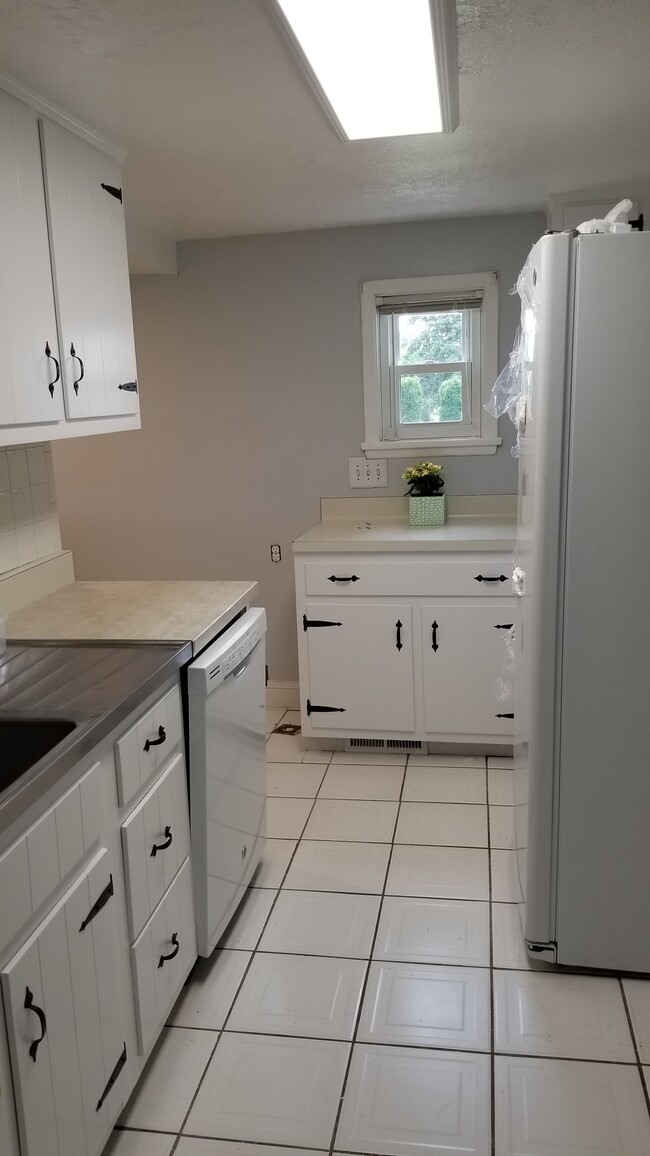 Cute Kitchen - 2785 Beaver Grade Rd